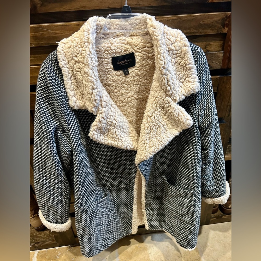 Women’s super cozy and warm coat.